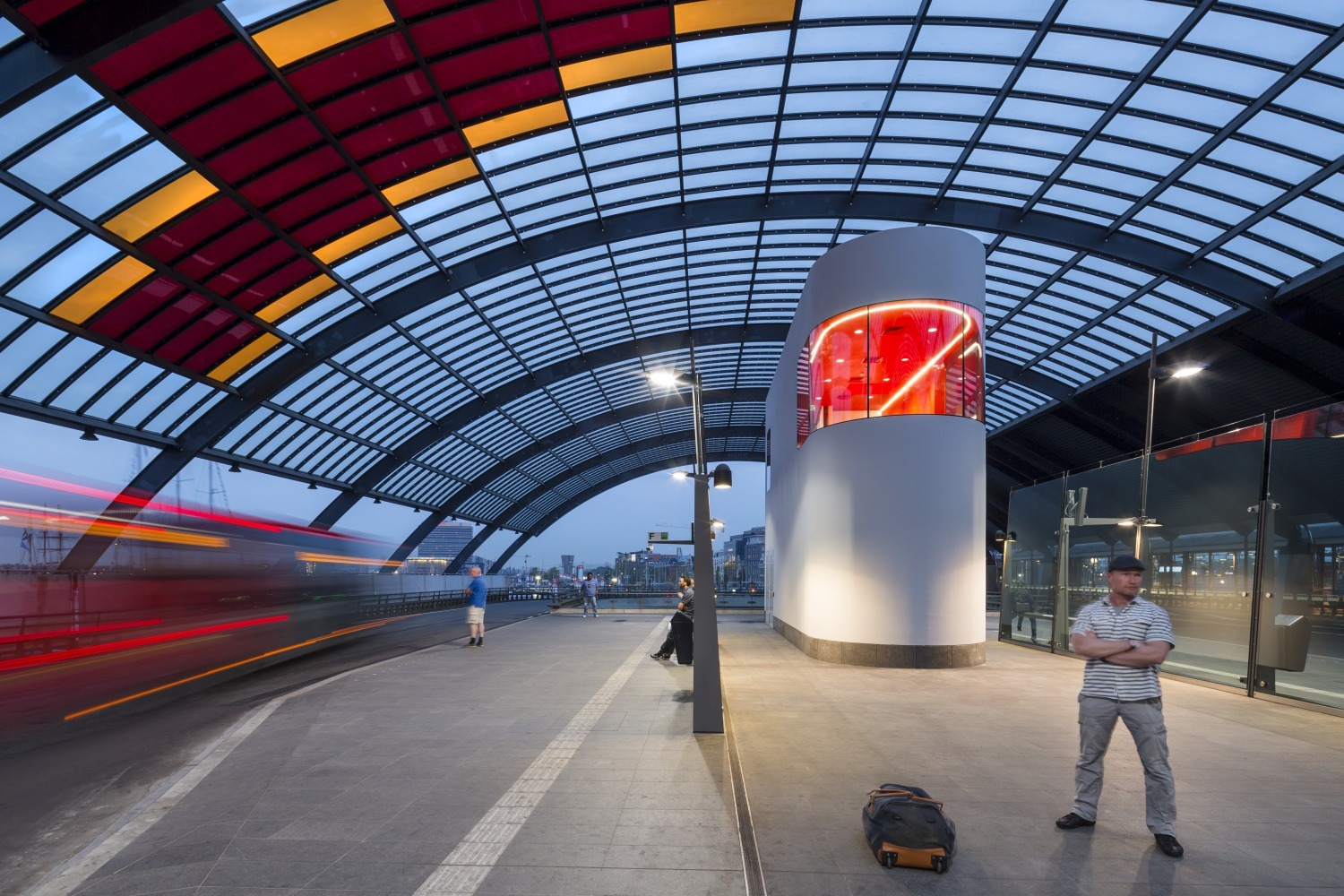 426 003 Chauffeursruimte busstation amsterdam Centraal N25 medium