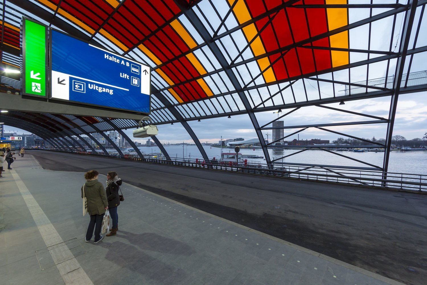 427 Kap busstation Amsterdam CS 427 Benthem Crouwel c Jannes Linders N17 medium
