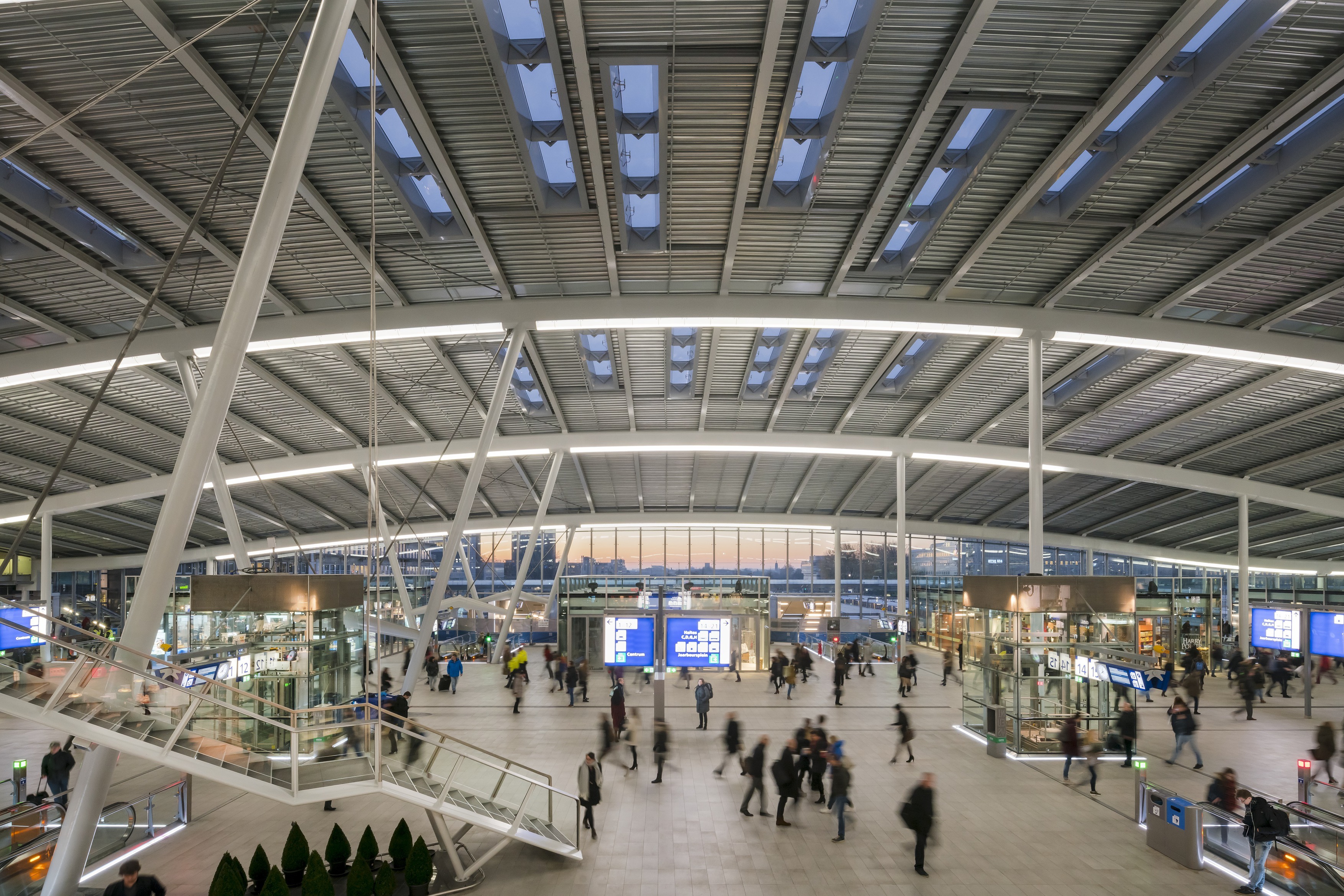 483 OVT Utrecht Centraal N19 a4