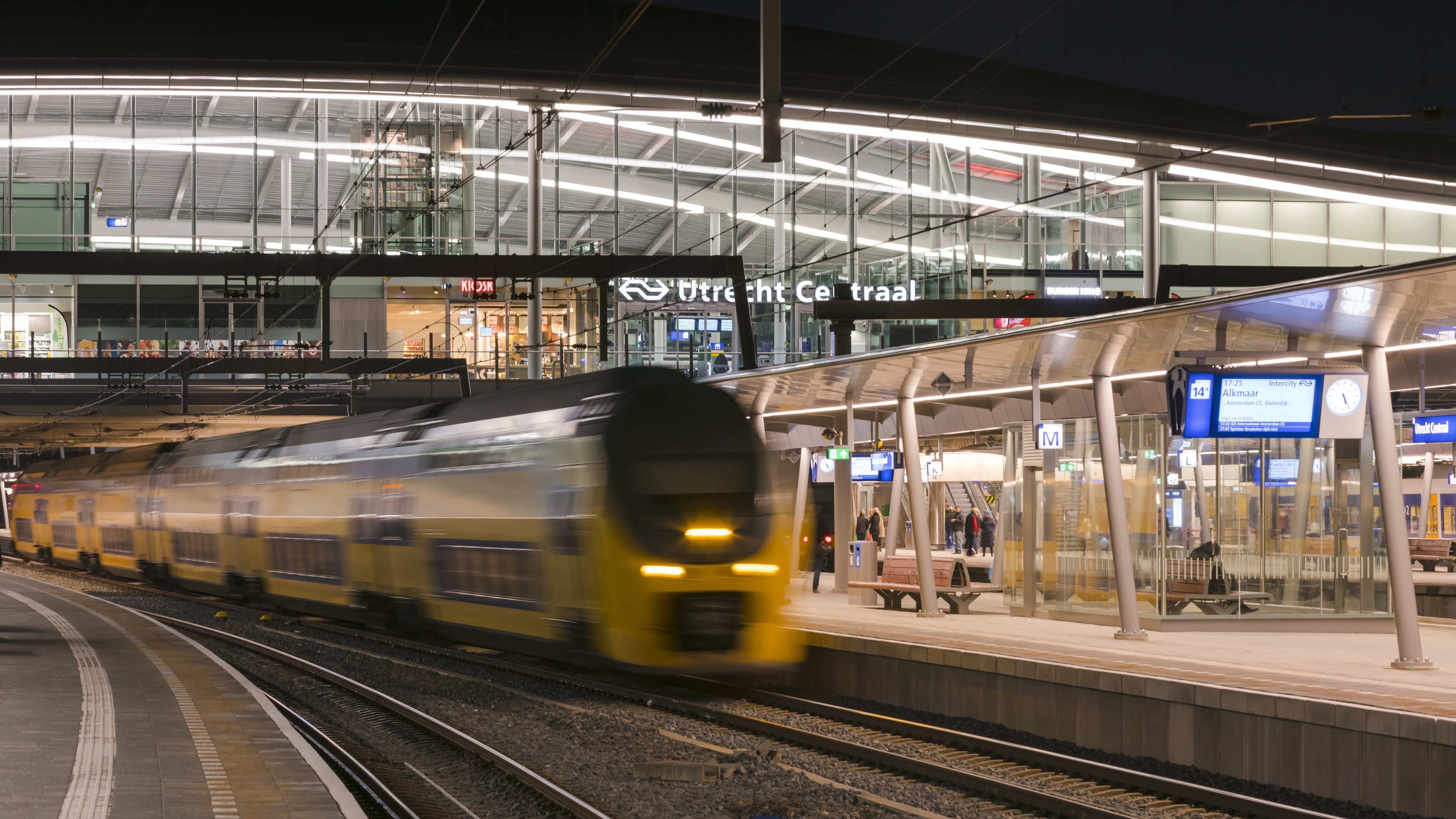 483 OVT Utrecht Centraal N22 a4