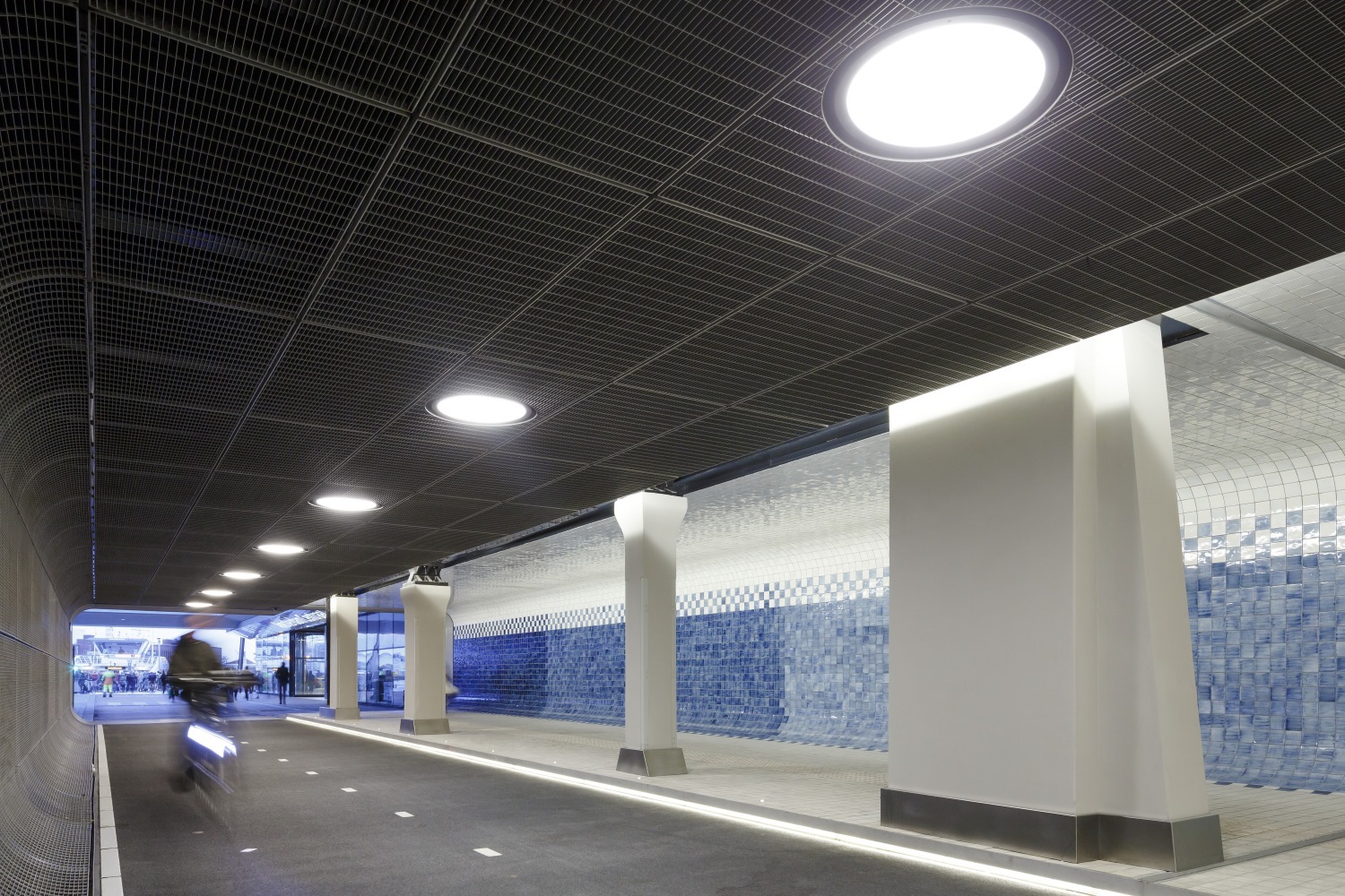 611 Langzaamverkeerspassage Amsterdam CS N11 medium