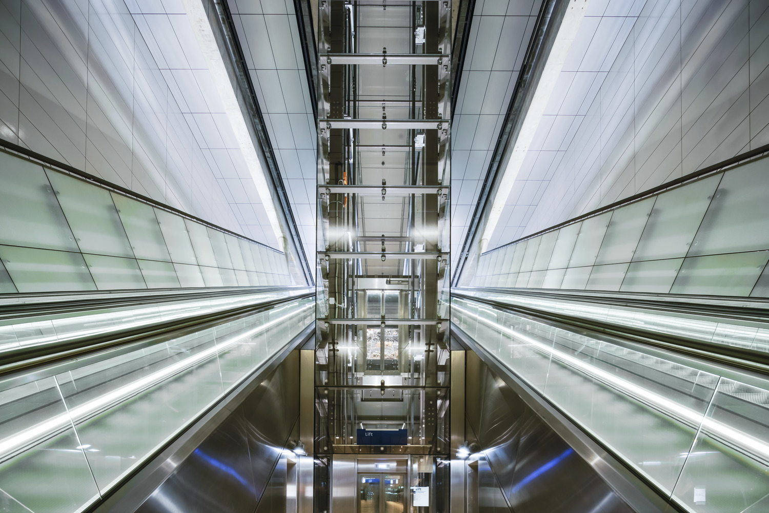 307 500 Noord Zuidlijn Station Rokin N6 medium